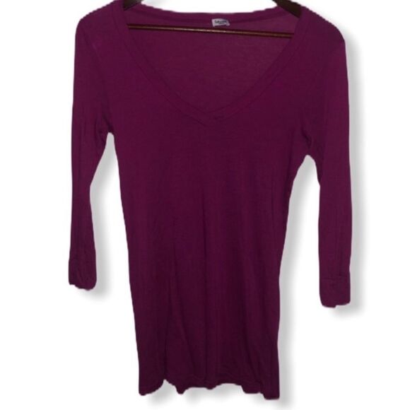 Splendid V-Neck Top‎ - Picture 1 of 9
